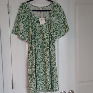 Free Assembly Casual/Very Loose And Flowy Green Floral Midi Dress Size XS (0-2)